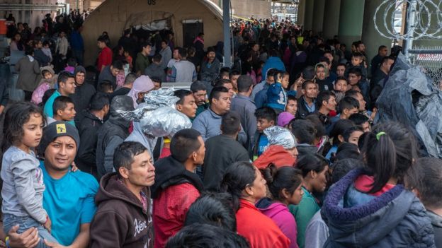 Instalación de las autoridades migratorias de EE.UU. para acoger migrantes en El Paso, Texas