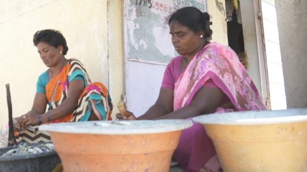 மீனவப் பெண்களான ஜோதி மற்றும் வத்சலா