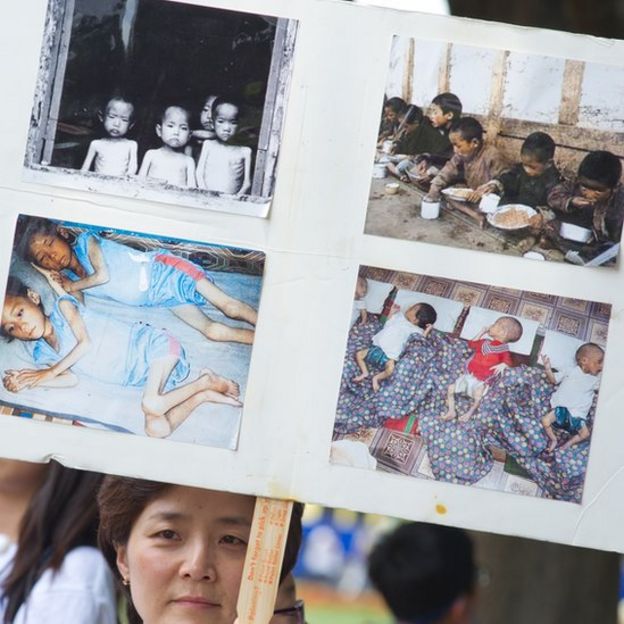 Una activista en Washington denuncia los campamentos de prisioneros de Corea del Norte.