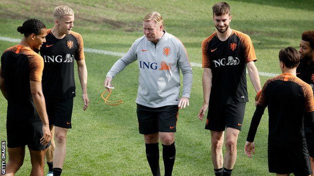 Ronald Koeman takes a Netherlands training session