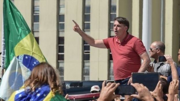 Bolsonaro em ato a favor de intervenção militar