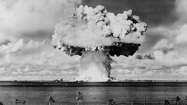 นับแต่ทศวรรษ 1950 เป็นต้นมา กิจกรรมของมนุษย์เช่นการทดลองระเบิดปรมาณู ได้ทำให้สภาพแวดล้อมโลกเปลี่ยนแปลงไปอย่างใหญ่หลวง