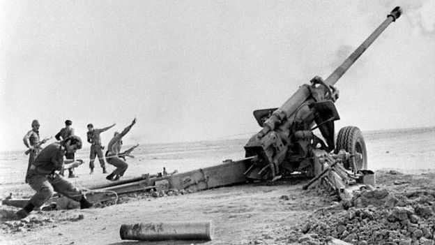 Iraqi troops firing on Iranian positions in 1980