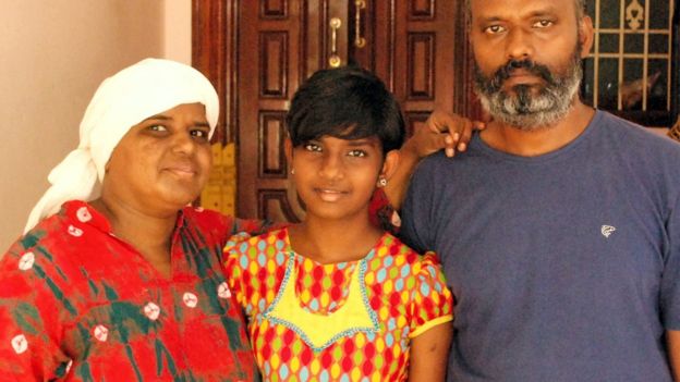 சாலை செல்வம்(இடது), மகள் நிலா, செந்தில்