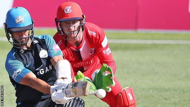 Brett D'Oliveira in action for Worcestershire Rapids