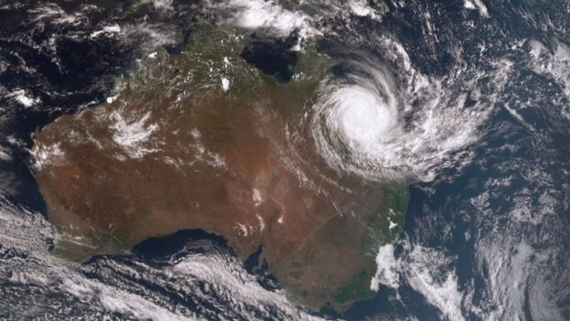 Cyclone Debbie: Deadly Storm Batters Australia - BBC News