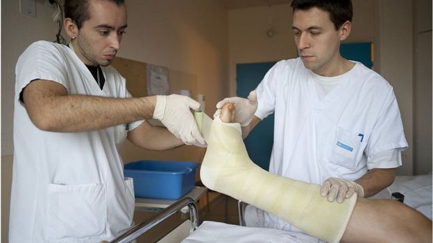 মাংস পেশিতে টান পড়লে সঙ্গে সঙ্গে চিকিৎসকের পরামর্শ নিতে হবে।