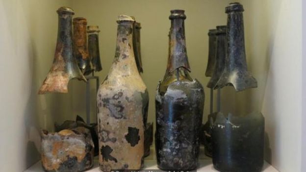 As garrafas encontradas nos restos do navio