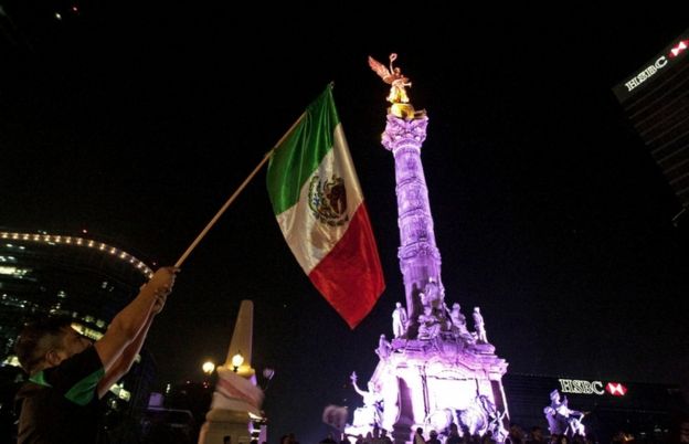 Celebración en el Ángel de la Independencia.