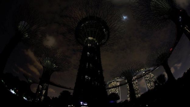 விளக்குகள் அணைக்கப்பட்ட போது