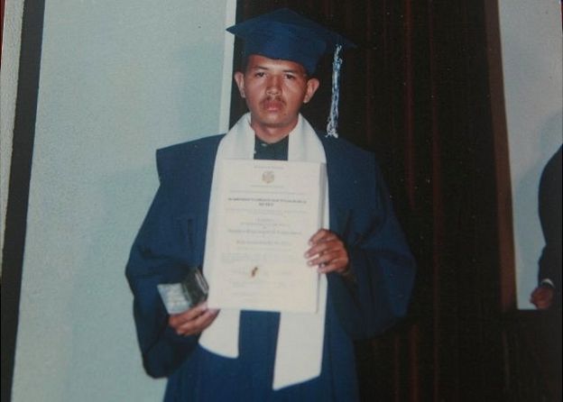 Juan Carlos Sánchez Latorre en su graduación. (Foto: Diario Versión Final)