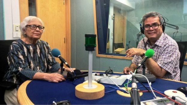 பிபிசி ஸ்டூடியோவில் ரெஹான் ஃபஜலுடன் ரோக்ஷ்னா சுவாமி