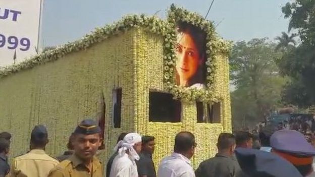 ஸ்ரீதேவிக்கு இறுதி ஊர்வலம்