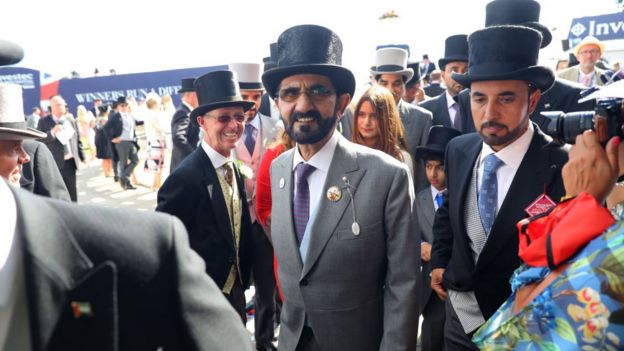 El jeque Mohammed bin Rashid al Maktoum en una de las carreras de caballos en Inglaterra