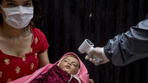 вакцинация ребенка в непале