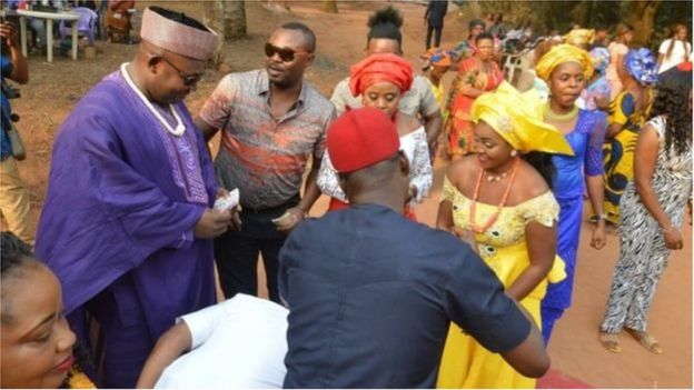 L'accord de la famille est indisponible dans le choix du conjoint, chez les Igbo.