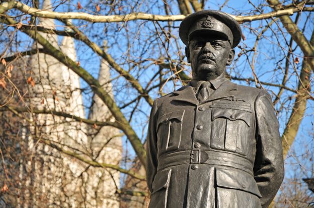 Statue of Sir Arthur