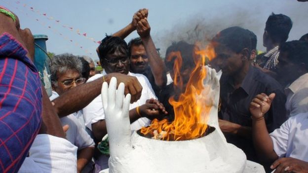 ''தமிழ் மக்கள் எங்கிருந்தாலும் ஓரணியில் ஒற்றுமையாகத் திரள வேண்டும்''