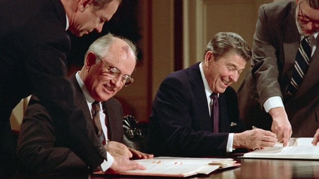 Mihail Gorbaçov ve Ronald Reagan