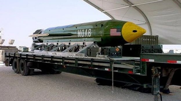 الجيش الأمريكي يسقط أكبر قنبلة غير نووية لأول مرة ضد تنظيم الدولة الإسلامية في أفغانستان _95636785_01262f2c-4e57-4d43-be03-ac679fb75917