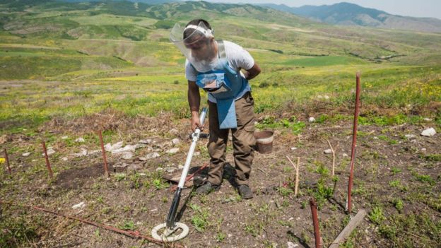 Tarea de desminado en Nagorno Karabaj