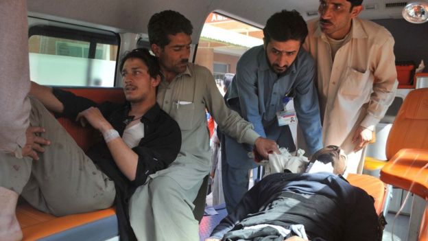 Suicide Bombers Killed After Targeting Pakistan Court Bbc News