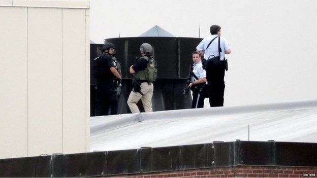 Law enforcement officials near Washington Navy Yard, 16 Sept