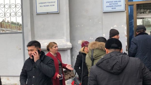 Судга қизиқувчилар кўп бўлган