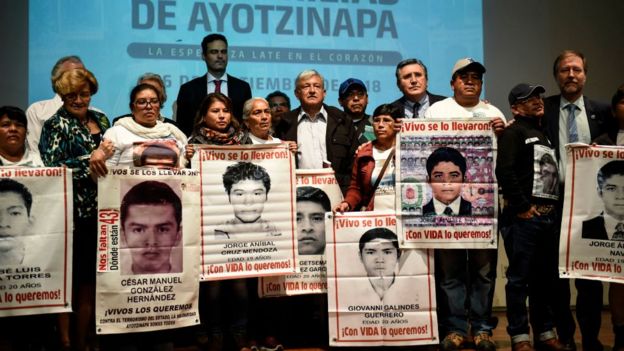 López Obrador tardó cuatro años en reunirse con familiares de estudiantes desaparecidos.