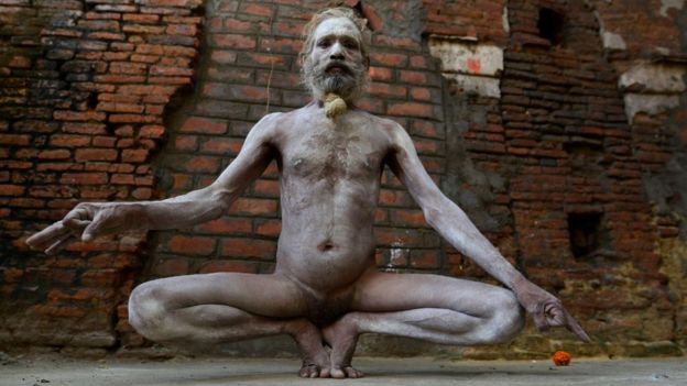 [Imagen: _105136195_aghori6.jpg]