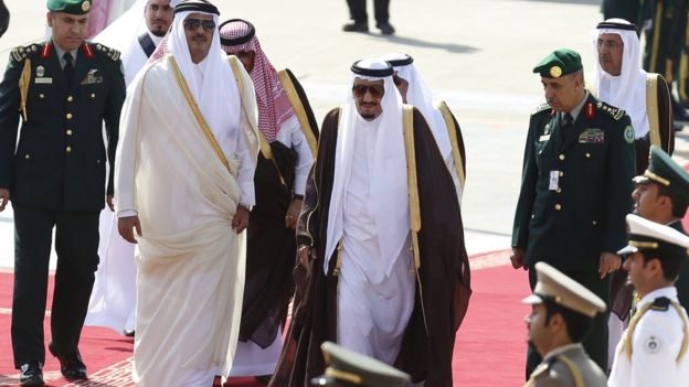 Emir of Qatar wakati wa kongamano la mataifa ya kiarabu huko Saudi Arabia mwezi uliopita