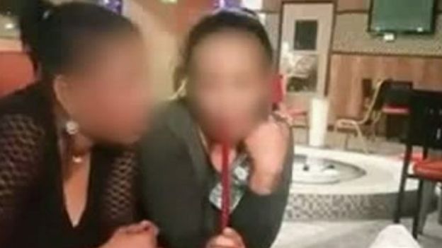 جدل في السودان بسبب فتاة أساءت للشرطة