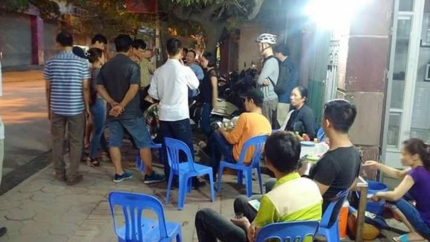 Những người tham gia diễu hành và người nhà
