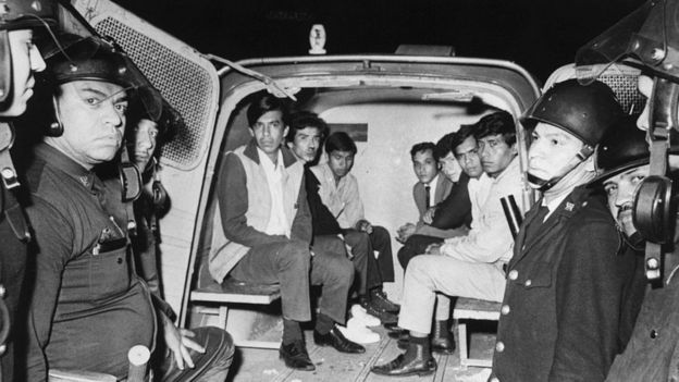 Estudiantes detenidos en los hechos de la matanza de Tlatelolco.
