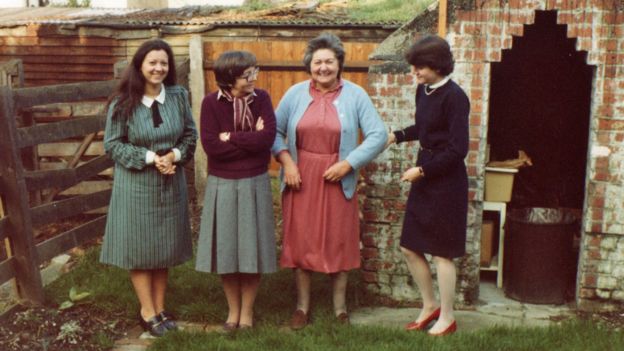 De gauche à droite : Norma, Mme Belcher Mary Francis, Mary Belcher