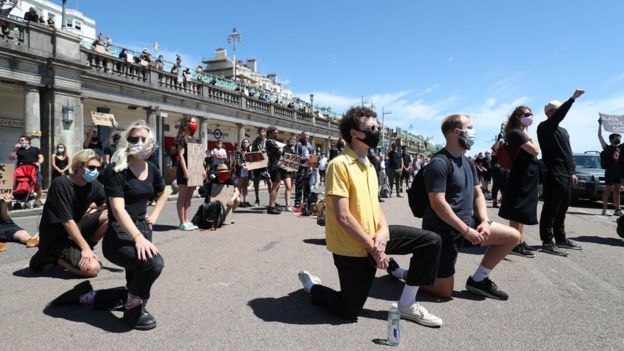 В Брайтоне прошла безмолвная акция протеста