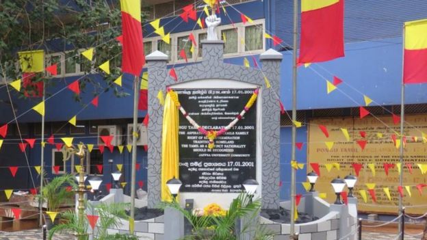 இலங்கை: தமிழர்களின் கோரிக்கைளை வலியுறுத்தி நினைவு தூபி திறப்பு