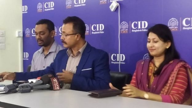 'জ্বীনের বাদশাহ্‌'কে ধরার পর ঢাকায় সিআইডি পুলিশের সংবাদ সম্মেলন।