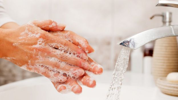 شستن مرتب دست و بهداشت مناسب، مهم‌ترین راه برای جلوگیری از شیوع عفونت‌ها است.