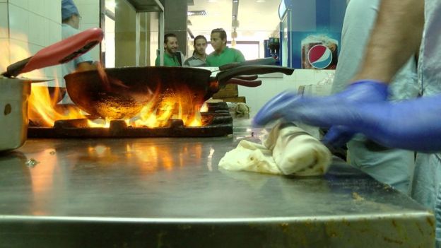 وضع الأطباء مدخراتهم لفتح هذا المطعم للوجبات السريعة