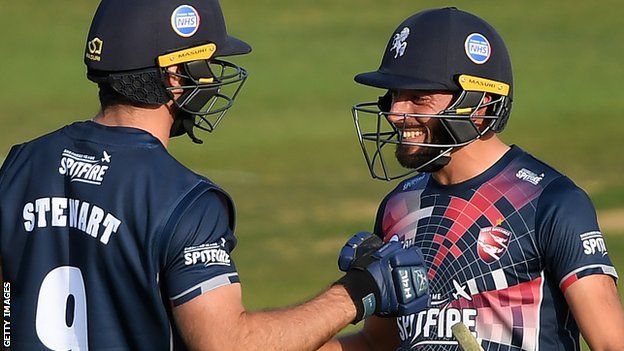 Kent's Grant Stewart and Jack Leaning celebrate victory against Essex
