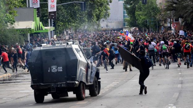 Tanque de la policía en Santiago