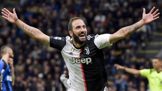 Gonzalo Higuain akisherehekea bao Juventus katika mechi ya Champions Oktoba dhidi ya Bayer Leverkusen