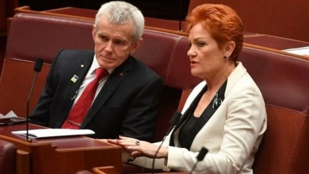 Bi Hanson akiwa amevalia nguo zake za kawaida