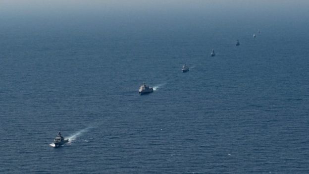 (Từ trái) Các tàu HTMS Krabi (Thái Lan), USS Montgomery (Mỹ), RSS Tenacious (Singapore), UMS Kyan Sittha (Myanmar), BRP Ramone Alcaraz (Philippines), KDB Darulamen (Brunei), và Corvette (Việt Nam)18 trong cuộc tập trận chung Mỹ-ASEAN