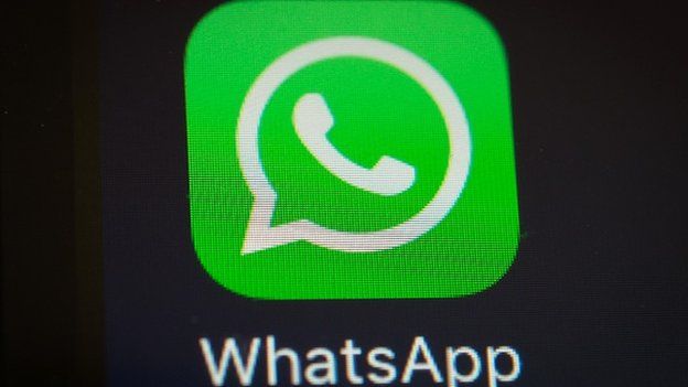 குறுஞ்செய்திகளை அலட்சியம் செய்த கணவனை விவாகரத்து செய்த மனைவி!