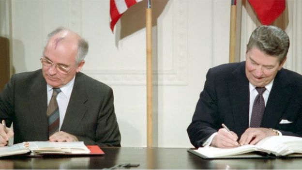 MijaÃ­l Gorbachov y Ronald Reagan