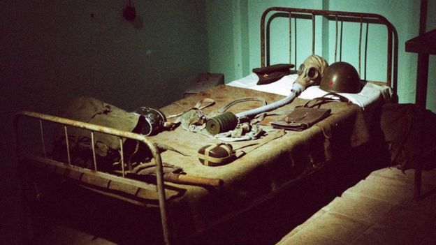 حرص القائمون على المنشأة على وضع أثاث ومعدات من العهد الشيوعي