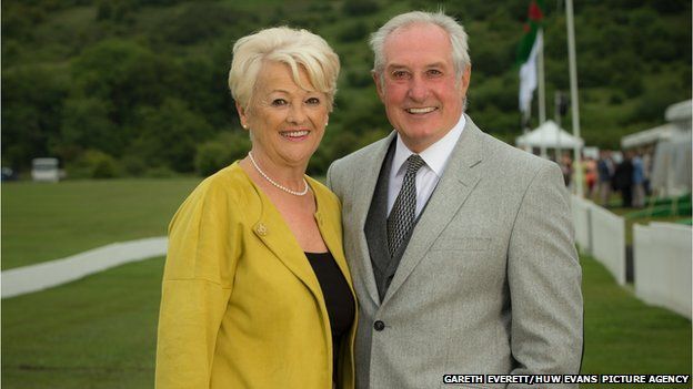Gareth a'i wraig Maureen. Gareth and wife Maureen