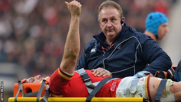 Sam Warburton gives the thumbs up after being injured at Twickenham during the 2016 Six Nations